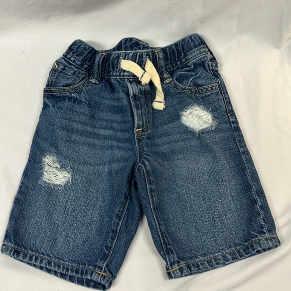 GAP - long denim shorts with distressed/frayed design. Size 3 - Picture 1 of 3